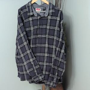 Wrangler Navy and White Plaid Long Sleeve Shirt